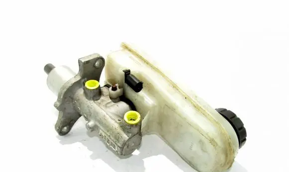 Mitsubishi Colt Master brake cylinder 32067272