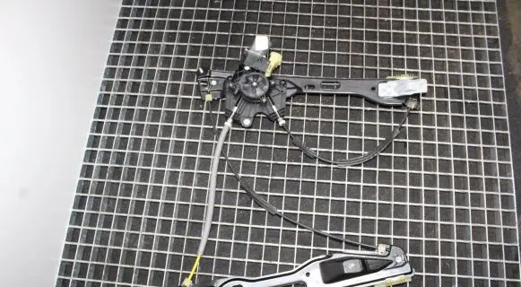 Ford Mondeo MK V Front door electric window regulator Q6ZKA DS73F23201BF