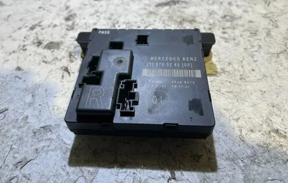 Mercedes-Benz E W211 Other control units/modules 2118703285 00406079