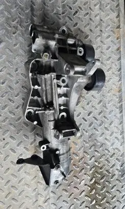 Mercedes-Benz C W205 Oil filter mounting bracket A6261800011