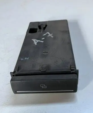 Audi A3 S3 A3 Sportback 8P Dashboard storage box/compartment 8P0941561