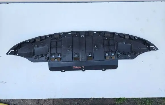 Renault Twingo III Engine splash shield/under tray 622352395R