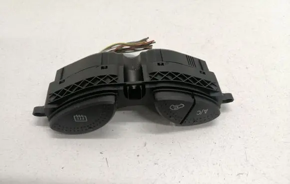 Ford Focus Windscreen/window heater switch YS4T19A945BA