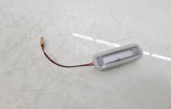 Porsche Taycan 9J1 Front seat light 4M0947105A