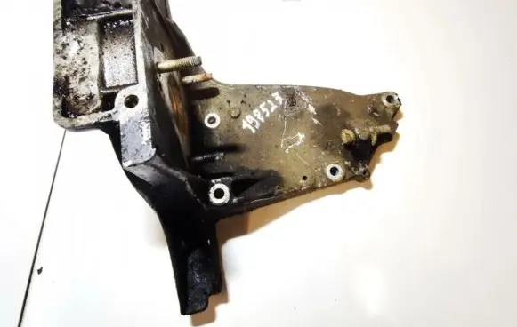 Peugeot 605 Engine mounting bracket x463a