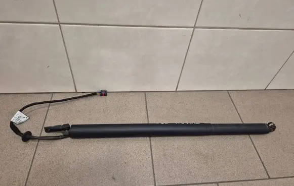 Hyundai Tucson TL Tailgate/trunk strut/damper 81770D3100