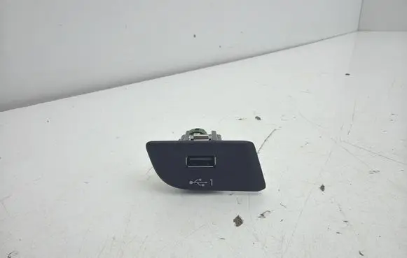Audi Q2 - USB socket connector 81B035726 319007055273