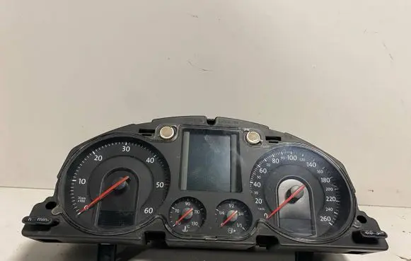 Volkswagen PASSAT B6 Speedometer (instrument cluster) 3C0920871K Z6903V