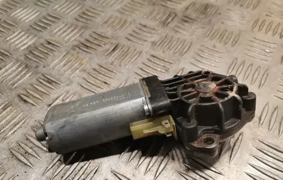 Mercedes-Benz C W204 Seat adjustment motor 820289224