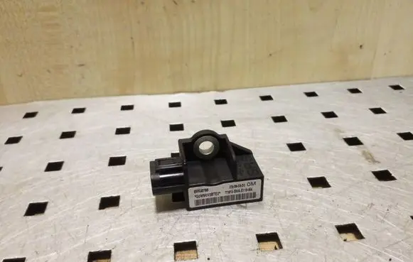 Honda CR-V Airbag deployment crash/impact sensor 77970SWAE113M4 5WK43786
