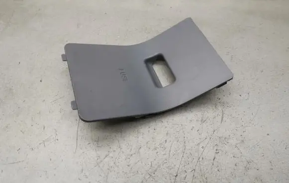 Toyota Yaris Fuse box cover