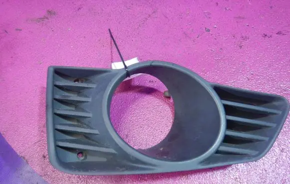 Opel Tigra B Front bumper lower grill 93162188