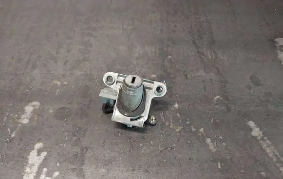 Loading door lock