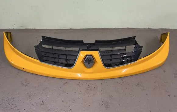 Front bumper upper radiator grill