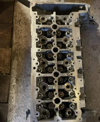 BMW X1 F48 F49 Engine head 