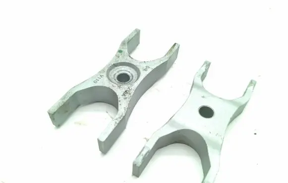Volkswagen PASSAT B8 Fuel Injector clamp holder 04L216A V110