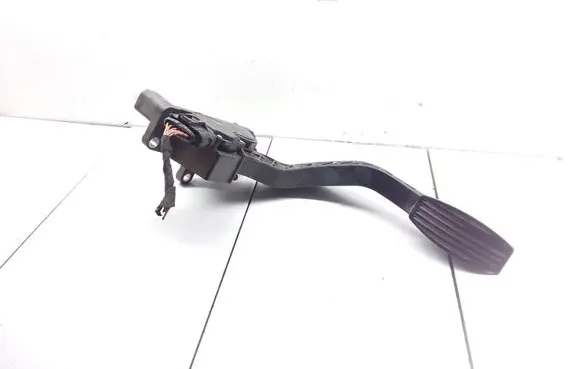 Iveco Daily 4th gen Accelerator throttle pedal 0281002632 504601734