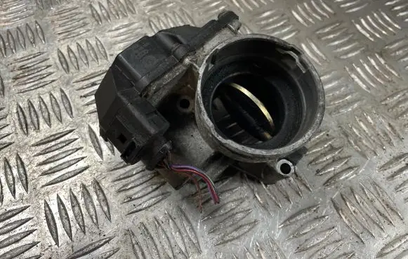 Volkswagen PASSAT B6 Throttle valve 03G128063A