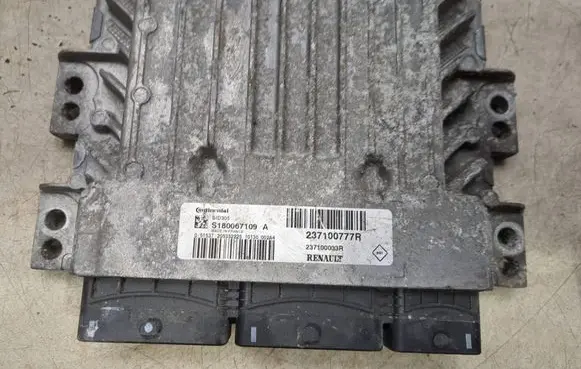 Renault Scenic III - Grand scenic III Engine control unit/module S180067109A 237100777R 237100033R