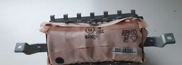 Nissan Pulsar Passenger airbag