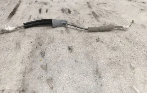 Peugeot 2008 II Front door cable line 