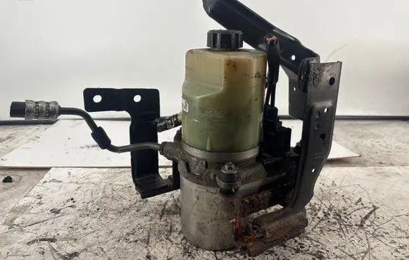 Ford Focus Power steering pump 4M513K514DC