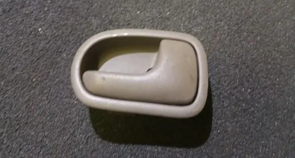 Mazda 626 Rear door interior handle dh22i