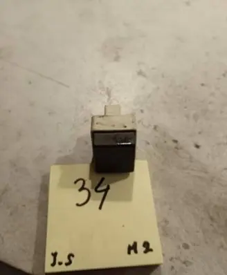 Volvo S40, V40 Other relay MB953383