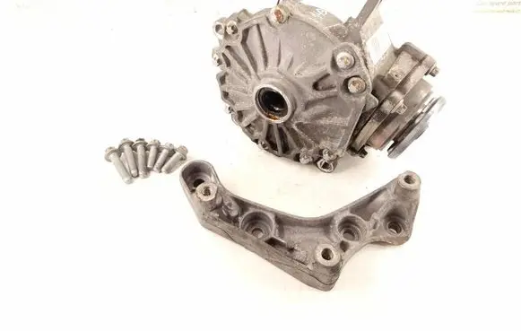 Mercedes-Benz C W204 Front differential 2213300302 2213301302