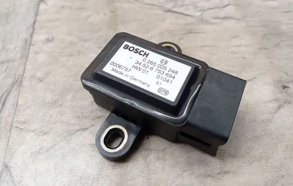 BMW 5 E39 ESP acceleration yaw rate sensor 6753694 0265005248 34526753694