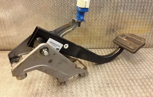Land Rover Range Rover Sport L320 Brake pedal SKB000431