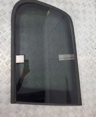 Hyundai Terracan Rear side window