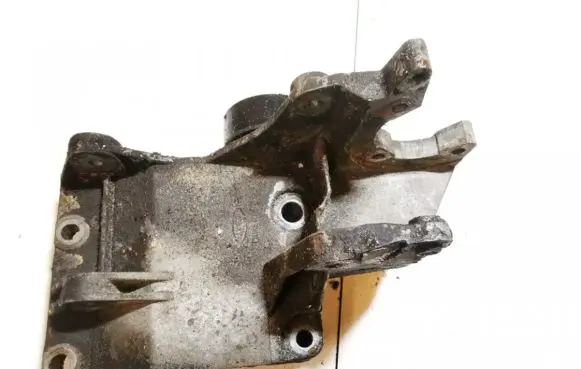 Ford Fiesta Engine mounting bracket 96bf10k018ad