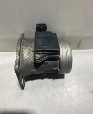 Audi A4 S4 B5 8D Mass air flow meter 037906461B AFH6010A9