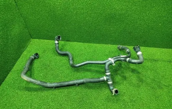 Engine coolant pipe/hose