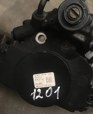 Mercedes-Benz E W212 Fuel injection high pressure pump A6510701201 25237540