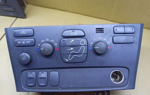 Volvo S60 Climate control unit 8682930