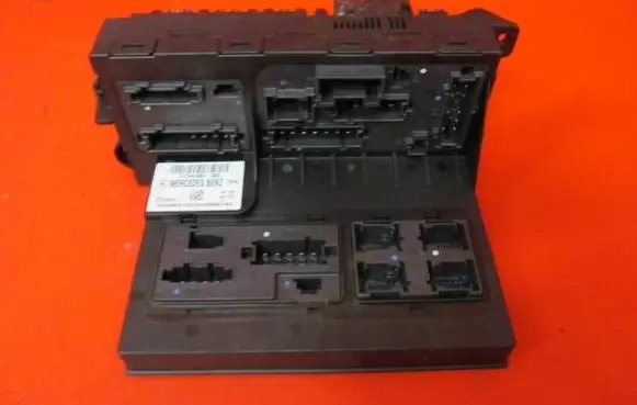 Mercedes-Benz E W211 Fuse module 2115453801