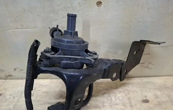 Toyota Prius (XW30) Water pump G9040-47090