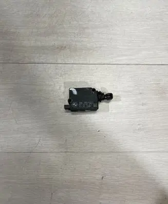 BMW 5 E39 Tailgate boot lock/latch motor 8377569 PA66GF25 4062051