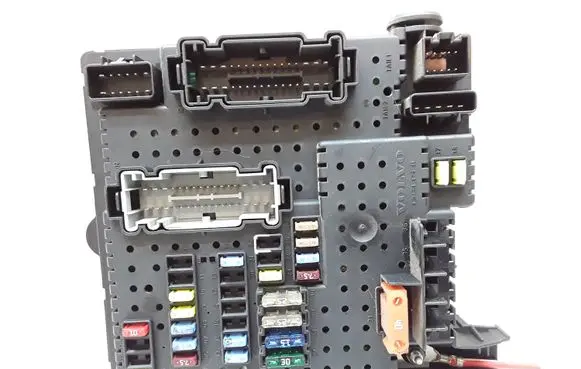 Volvo XC90 Fuse module 30728512 28017881