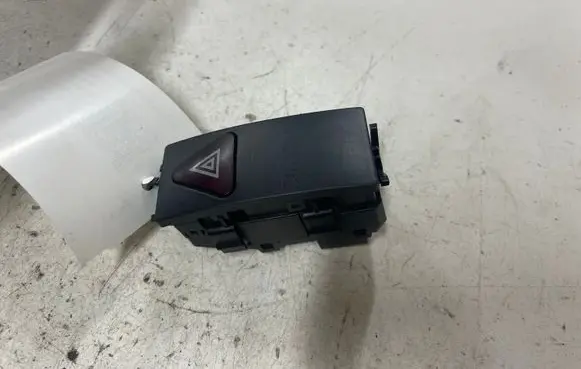 Mercedes-Benz E W212 Hazard light switch 2129052600 33692812