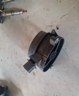 BMW 5 E60 E61 Mass air flow meter 77887440