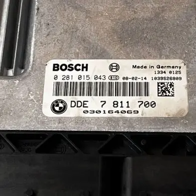 BMW 5 E60 E61 Engine control unit/module 0281015043
