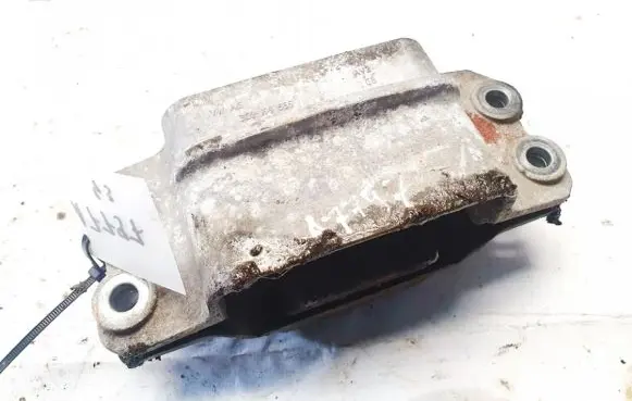 Volkswagen PASSAT B6 Engine mount bracket 3c0199355