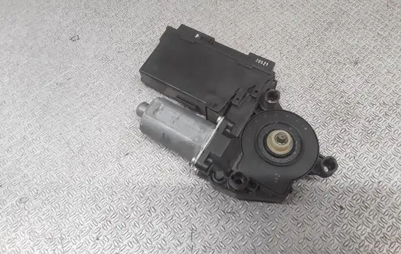 Audi A4 S4 B7 8E 8H Front door window regulator motor 8E1959801H