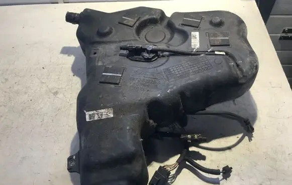 Land Rover Range Rover Sport L494 AdBlue liquid reservoir GK725J228A