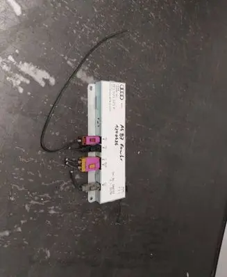 Audi A4 S4 B7 8E 8H Aerial antenna amplifier 8E9035225P