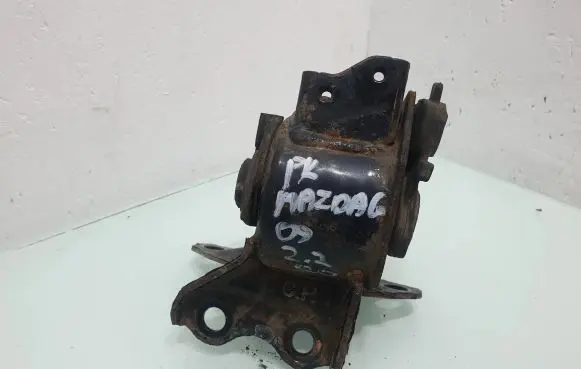 Mazda 6 Engine mount bracket