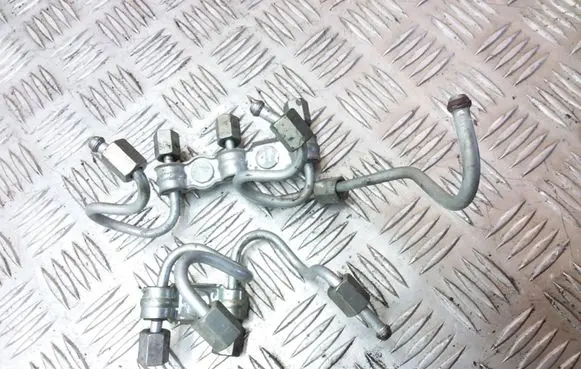 Toyota Yaris Fuel injector supply line/pipe 